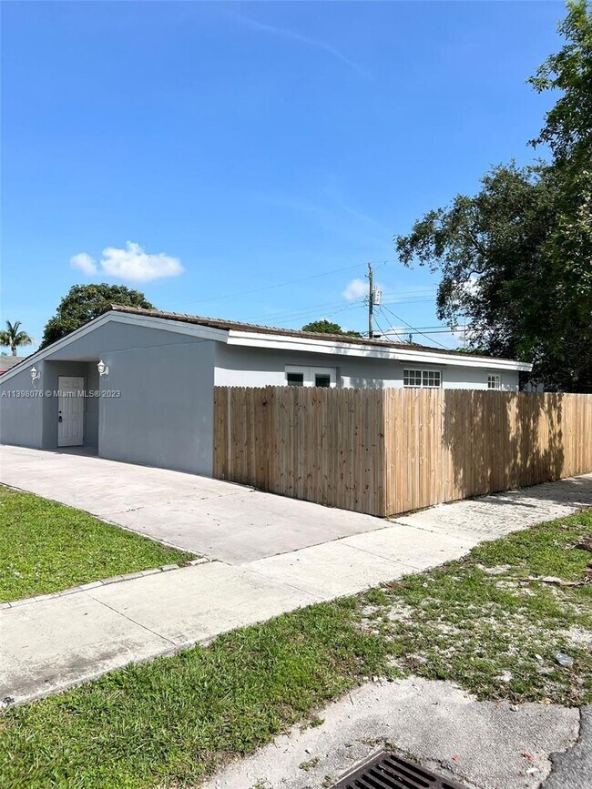 Building Photo - 6801 Park St
