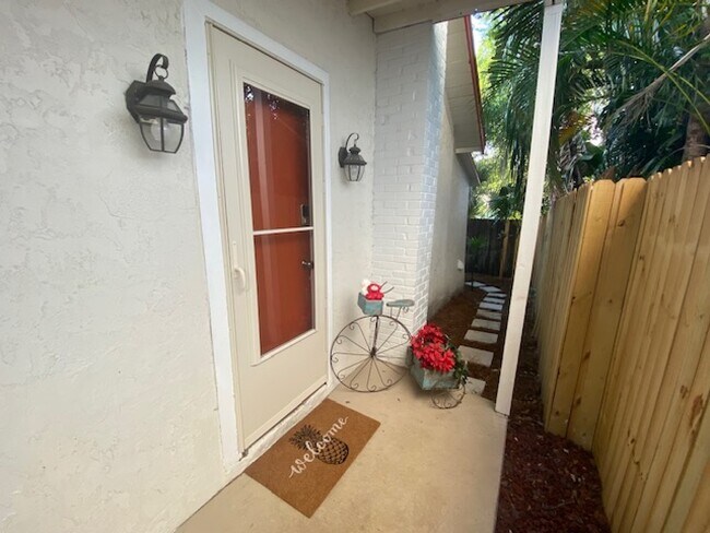 Entrada principal - 233 Emory Pl