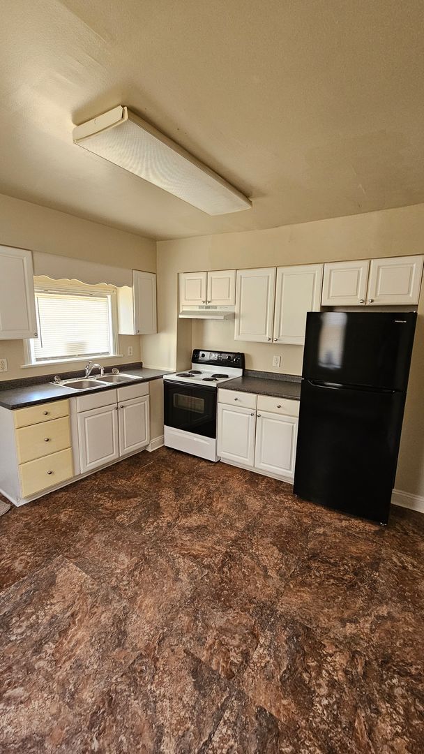 Building Photo - 3 Bedroom Duplex