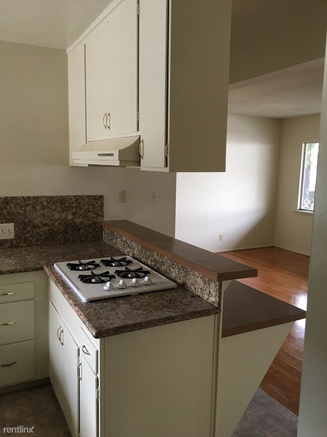 Foto del edificio - 4481 Chevy Chase Dr