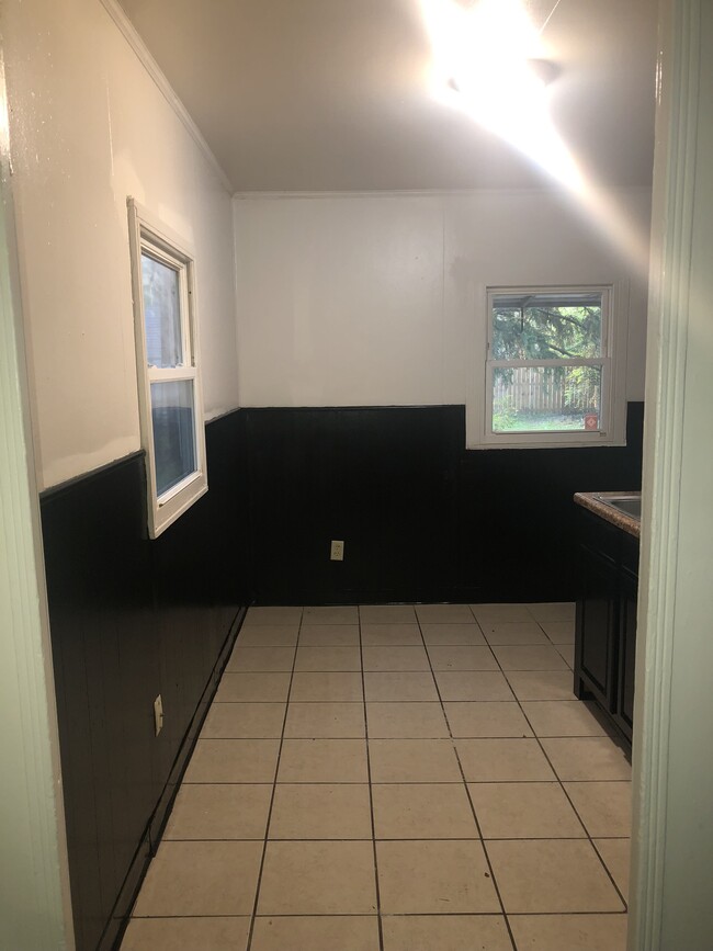 Kitchen - 1550 Wesleyan Rd