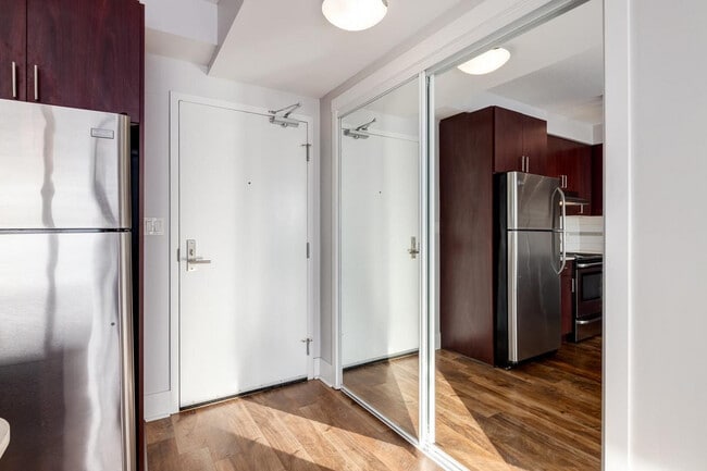 Building Photo - Elata