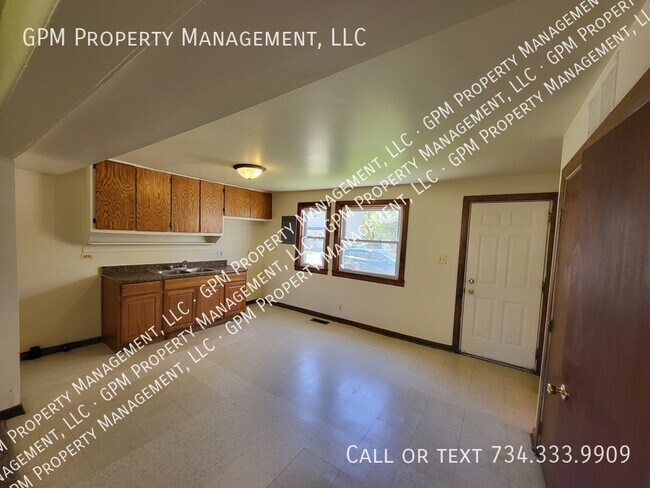 Building Photo - 33060 Alanson St