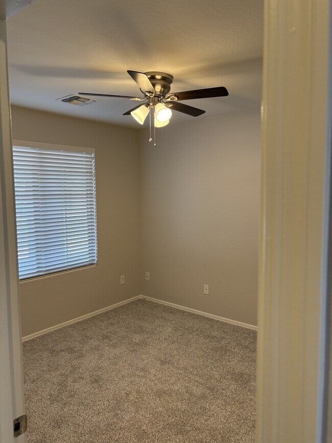 Foto del edificio - 8605 W Jocelyn Terrace