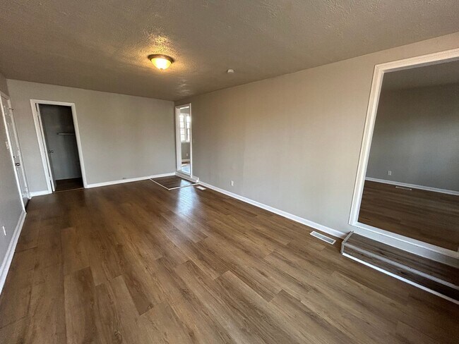 Foto del edificio - Charming 3BR brick home with Bonus Den