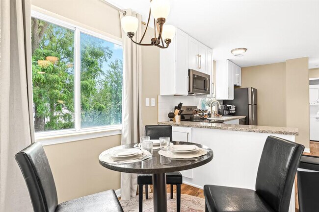 Building Photo - 18423 Sharon Ln