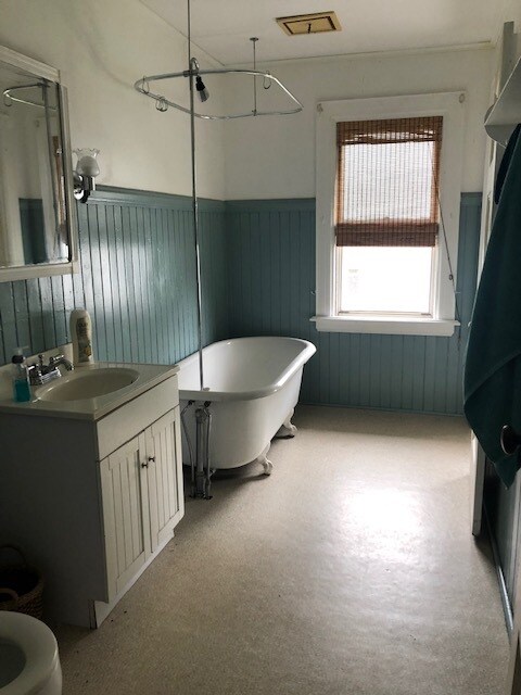 bathroom - 3 Main St
