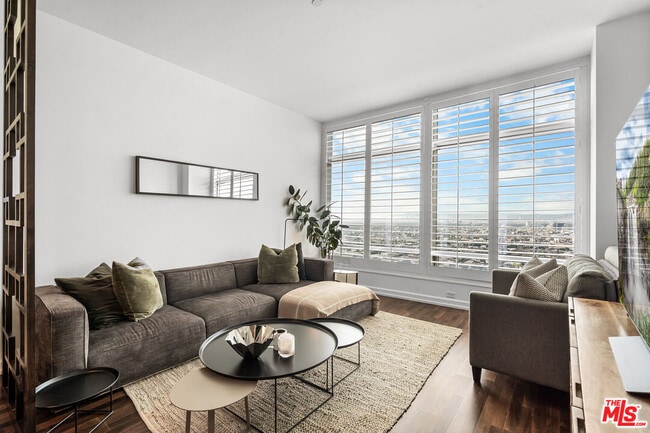 Foto del edificio - 900 W Olympic Blvd