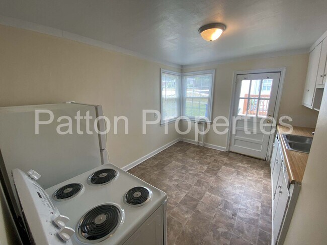 Building Photo - 104-106 Kilbourne Road - Inside CoC - R138...