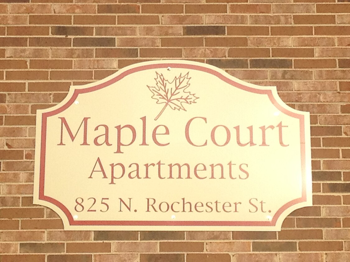 Foto principal - 825 N Rochester St