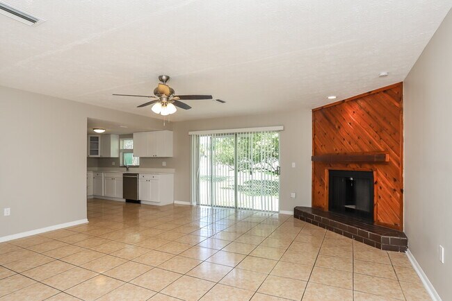 Foto del edificio - 9811 N Connechusett Rd