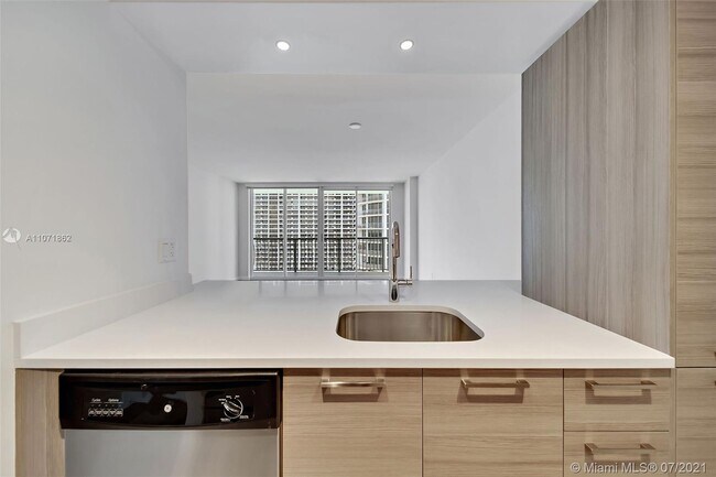 Foto del edificio - 1756 Bayshore Dr