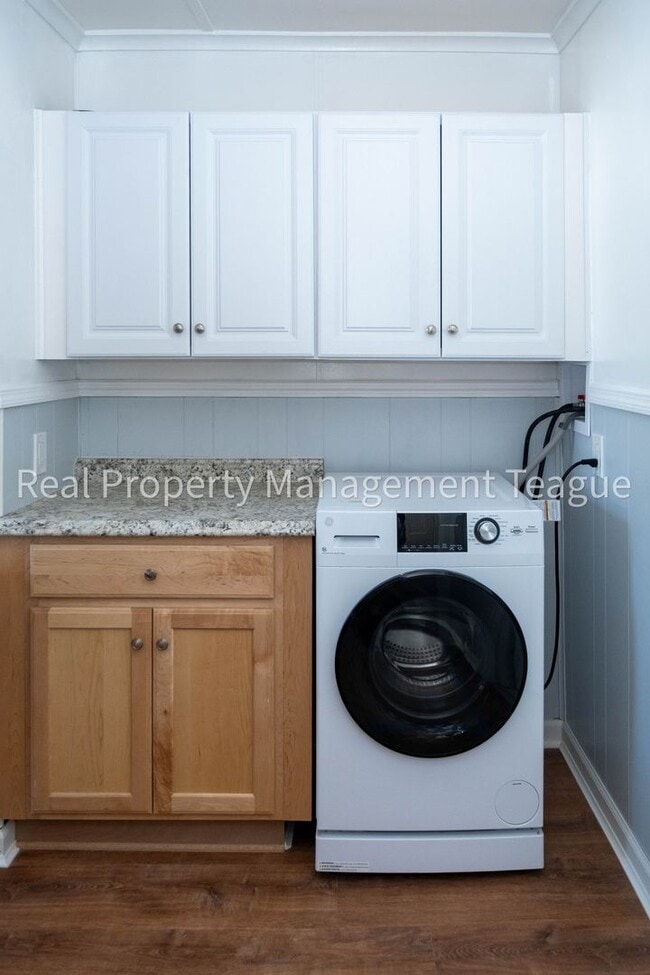 Building Photo - 37 Middle St