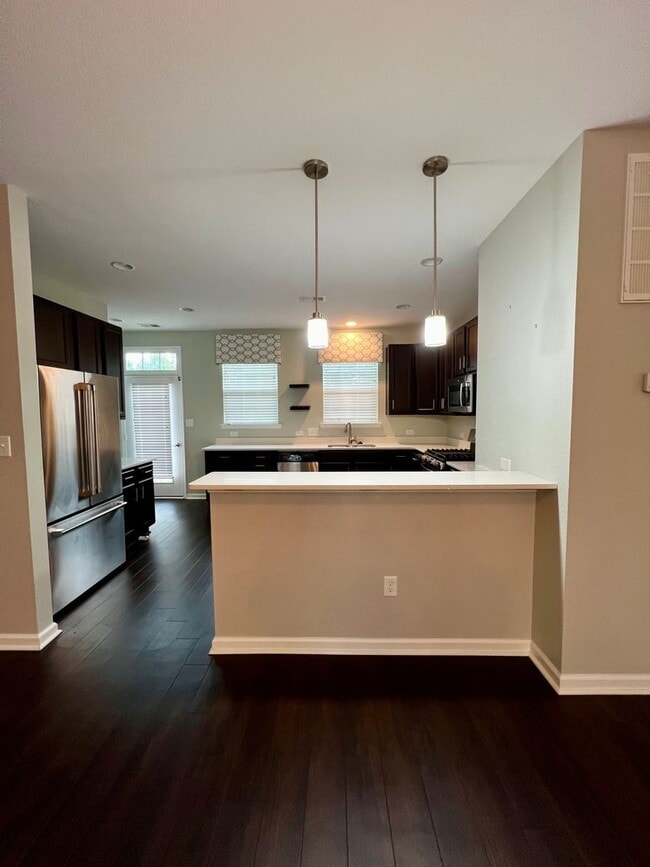 Building Photo - Gorgeous 2 bedroom condo