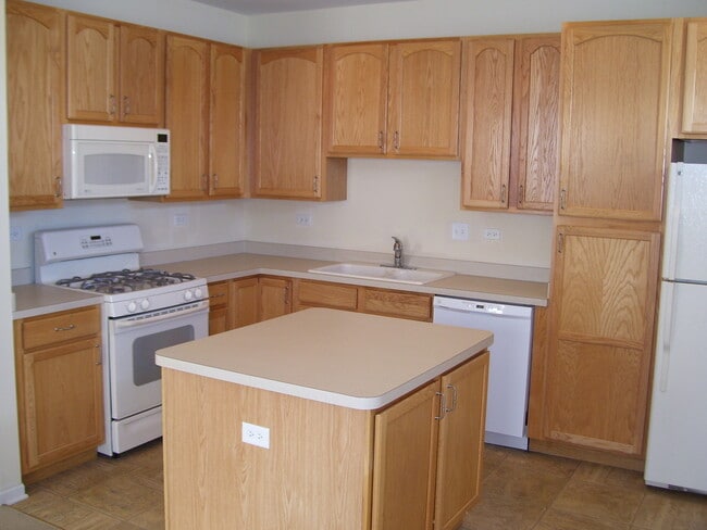 Building Photo - 490 Dancer Ln