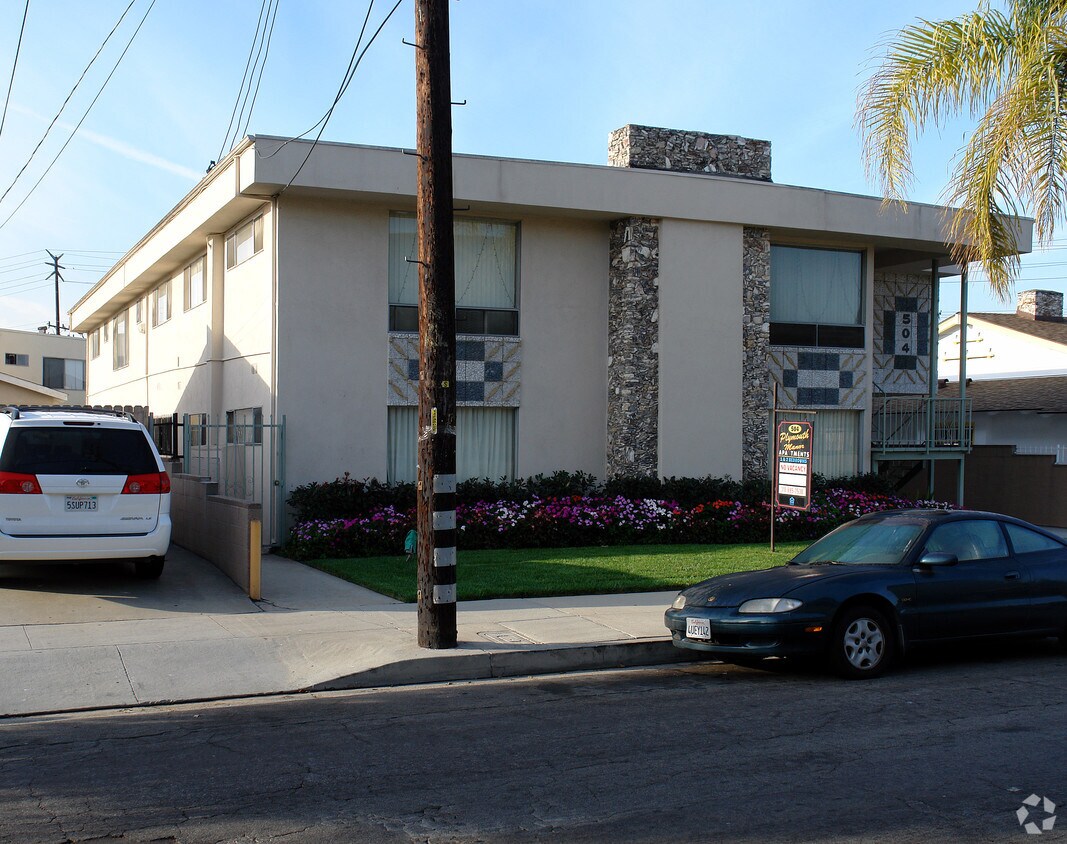 Building Photo - 504 W Plymouth St