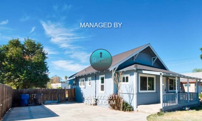 Beautifully Updated 2-Bed, 2-Bath Riverside Home on a Huge Lot! - Beautifully Updated 2-Bed, 2-Bath Riverside Home on a Huge Lot!