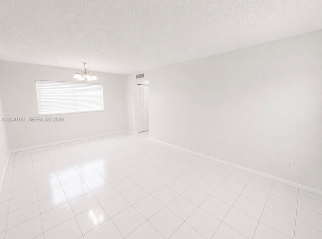 Building Photo - 5771 SW 36th Ct