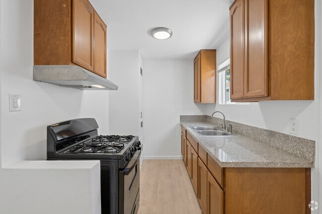 1BR, 1BA - 650SF - Kitchen - 204 W Verdugo Ave