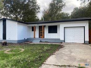 Building Photo - 807 Sandy Ct