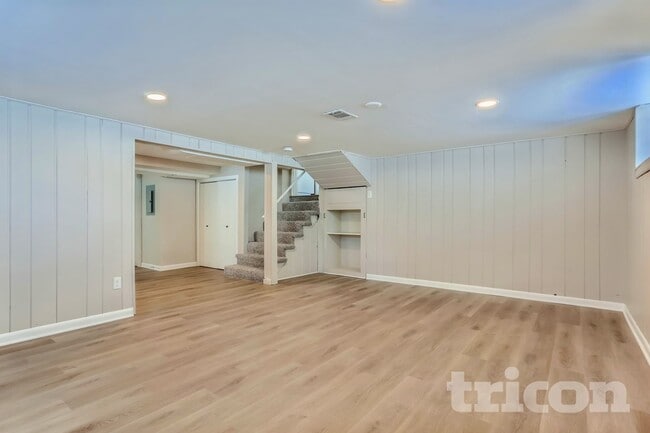 Building Photo - 7755 Eastwood Rd