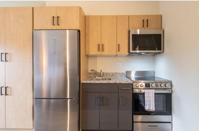 Building Photo - 870 Donald Lynch Blvd