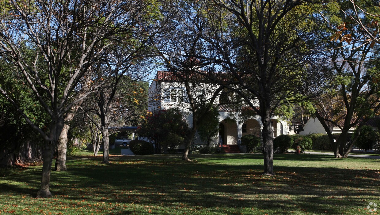 Foto del edificio - 641 W Adams Blvd