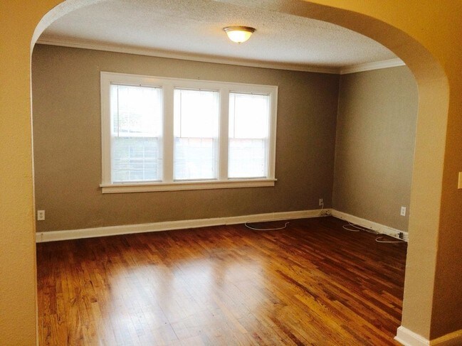Building Photo - 4509 Roanoke Pkwy