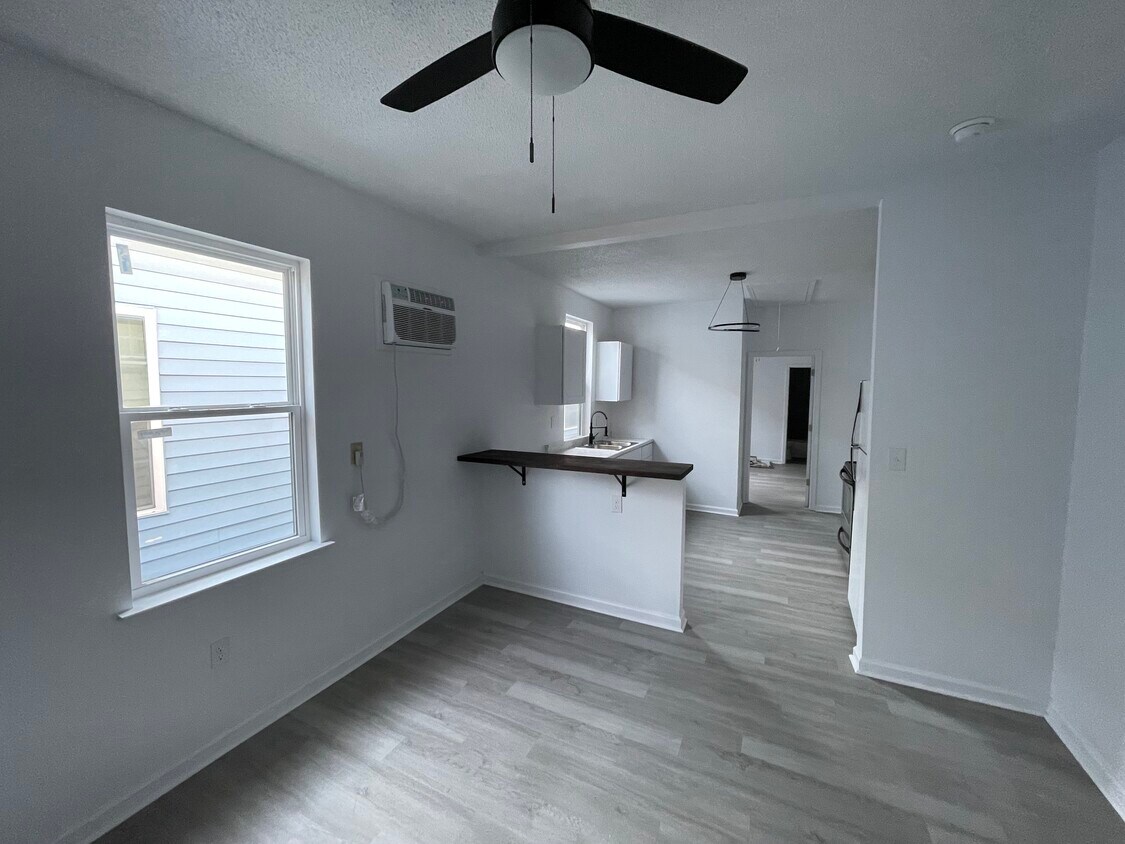 Primary Photo - 2550 N Rocheblave St