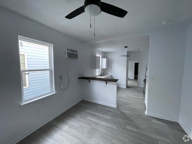 Building Photo - 2550 N Rocheblave St