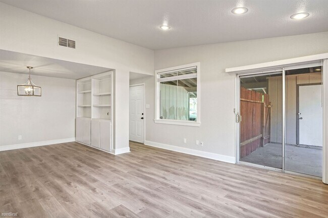 Foto del edificio - 2 br, 1 bath Duplex - 3022 Olive Glen Court 1