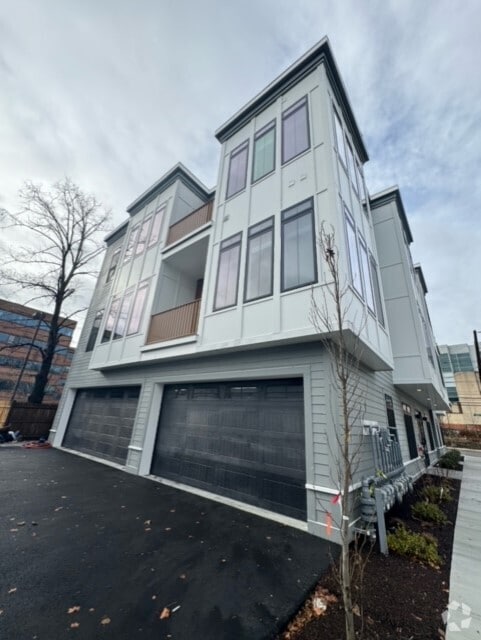 Building Photo - 155 Everett St