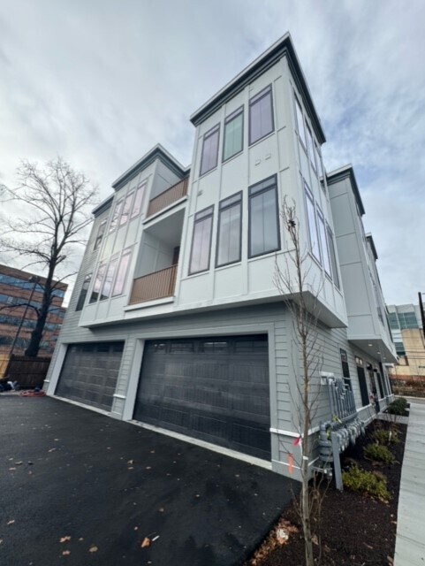 Foto principal - 155 Everett St