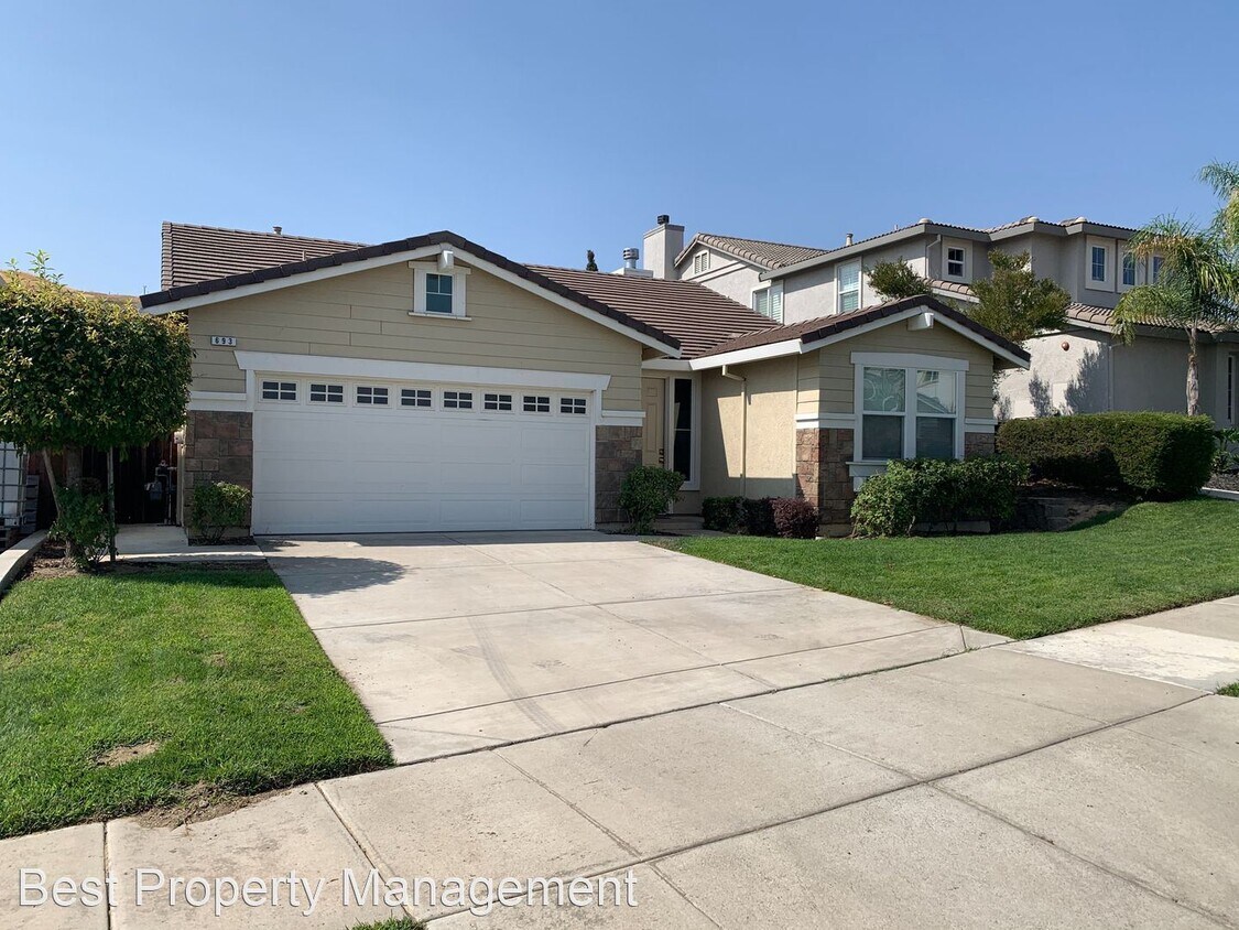 Primary Photo - 4 br, 2 bath House - 693 Flemish Ct