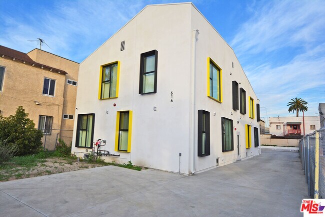 Foto del edificio - 618 N Alexandria Ave