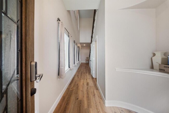 Building Photo - 2019 Olivos St
