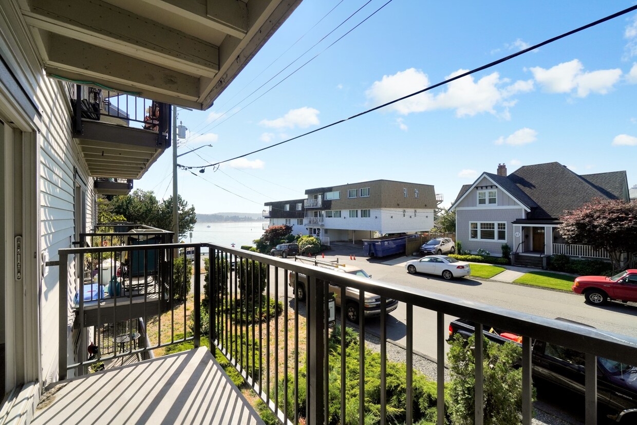 Primary Photo - Beach House Apartments