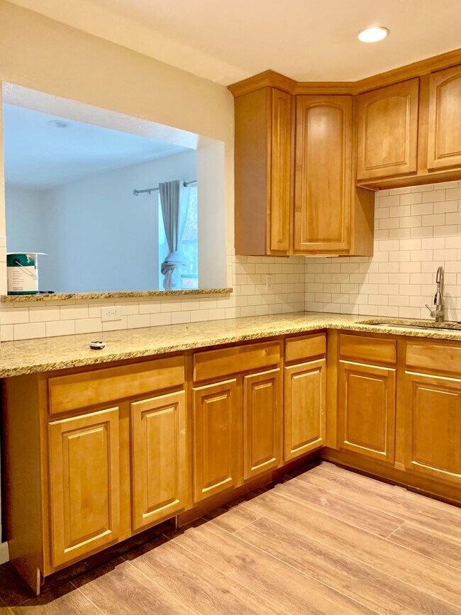Building Photo - REMODELED TOWNHOUSE with 3 Levels of Livin...
