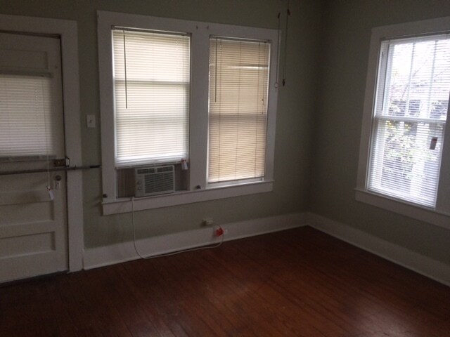 Building Photo - 822 W Rosewood Ave
