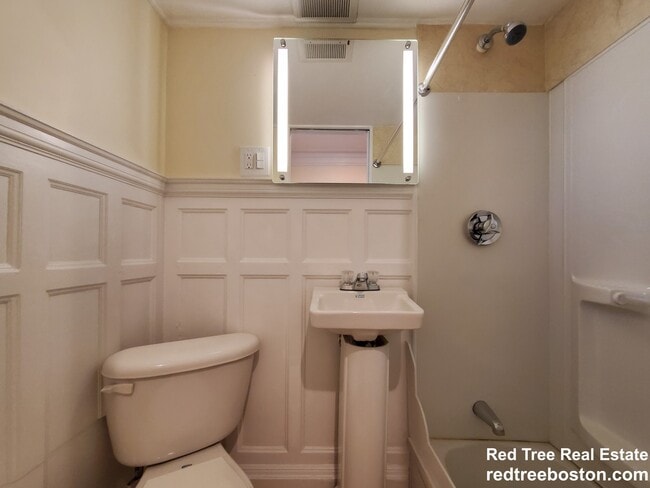 Building Photo - 1616 Beacon St