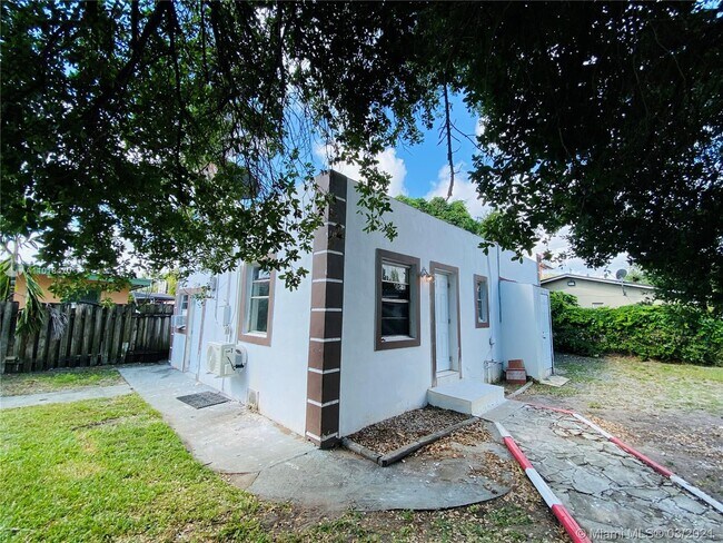 Building Photo - 7936 NW 5 Ave