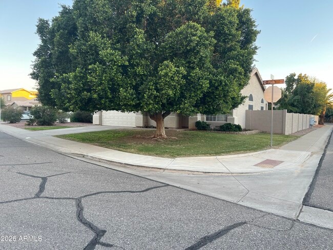 Foto del edificio - 1691 E Park Ave