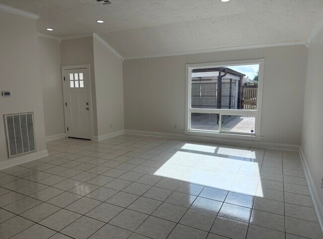 Building Photo - 13043 Bacard Ln