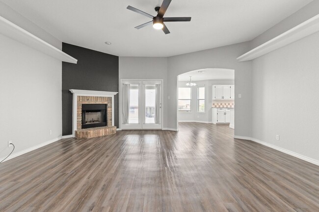 Building Photo - 4 Bedroom 2 Bath close to Fort Hood