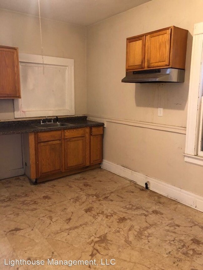 Building Photo - 3 br, 1 bath House - 212 Weyl St.