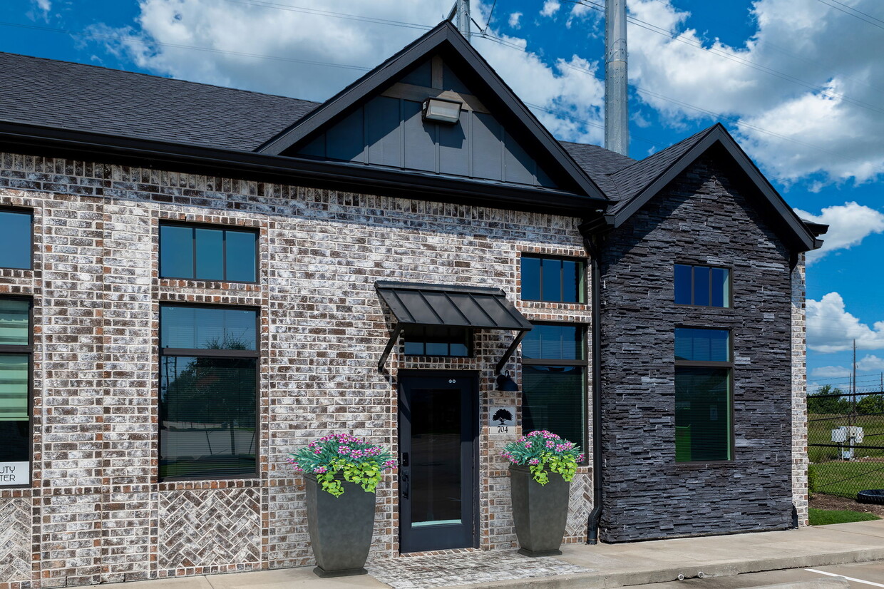 Primary Photo - 2043 Mason Rd