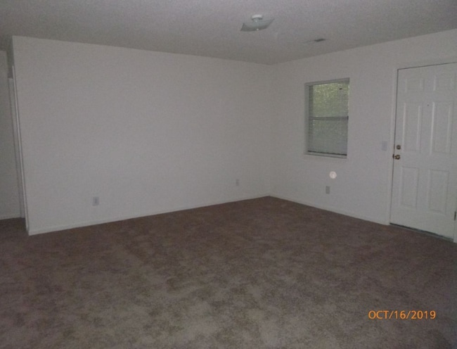 Building Photo - 2924 W Hills Dr