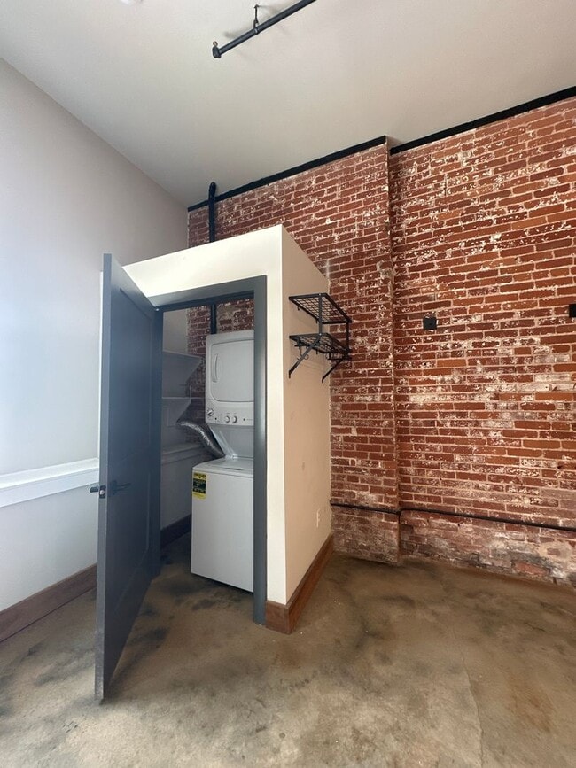 Building Photo - 2 Bedroom Apartment in Red Lion, PA