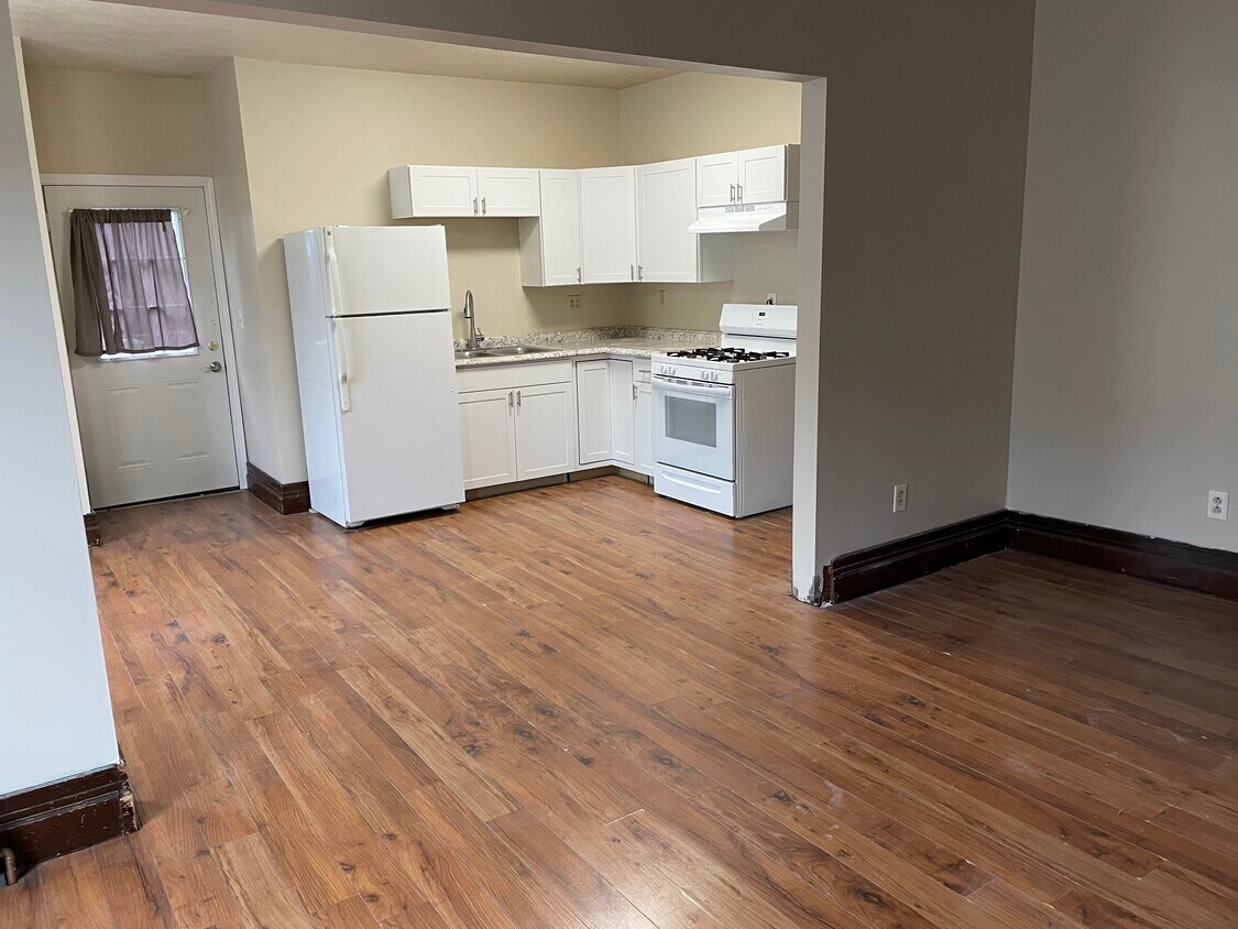 Kitchen - 619 W Water St