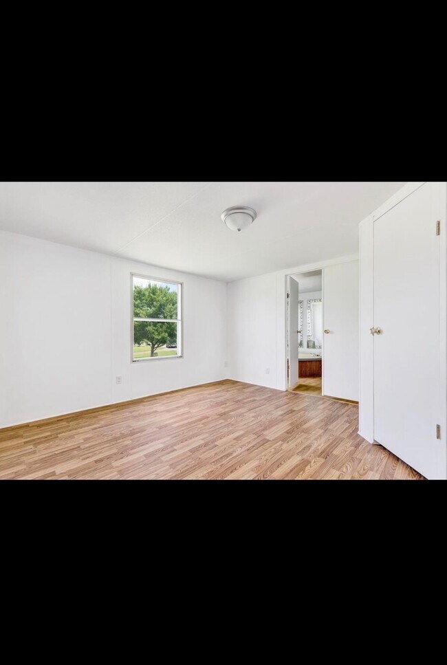 Foto del edificio - 640 Ridge Rd